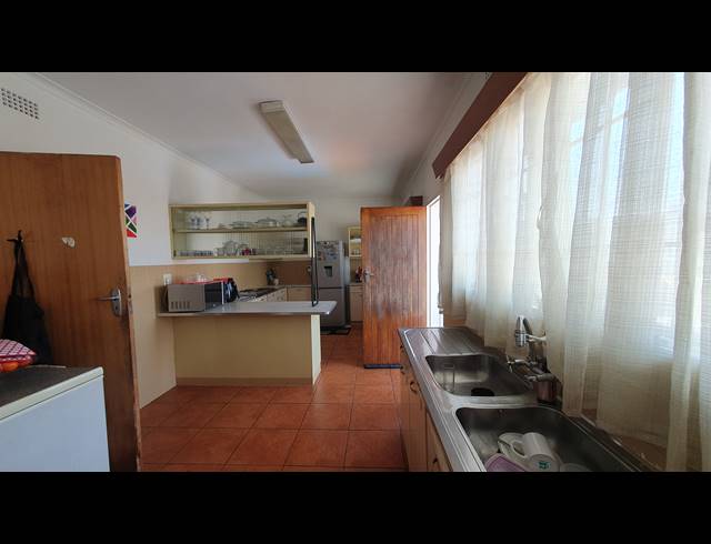 3 BEDROOM FREEHOLD FOR SALE IN RISANA